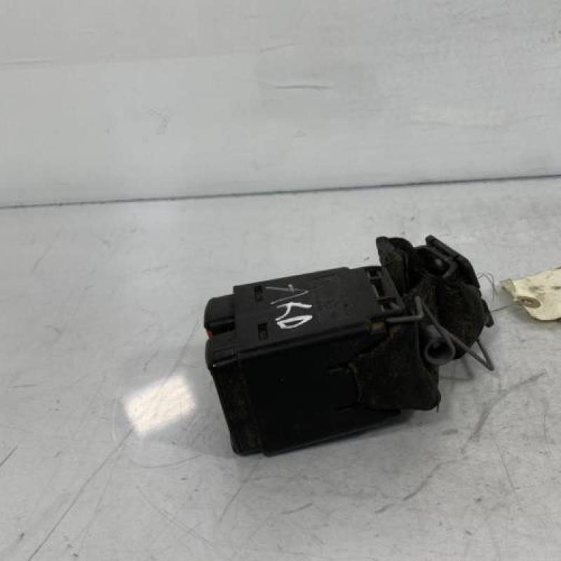 Attache ceinture arriere droit RENAULT MEGANE 1 Photo n°3