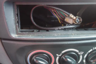 Attache ceinture arriere droit RENAULT MEGANE 1