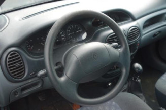 Serrure arriere droit RENAULT MEGANE 1