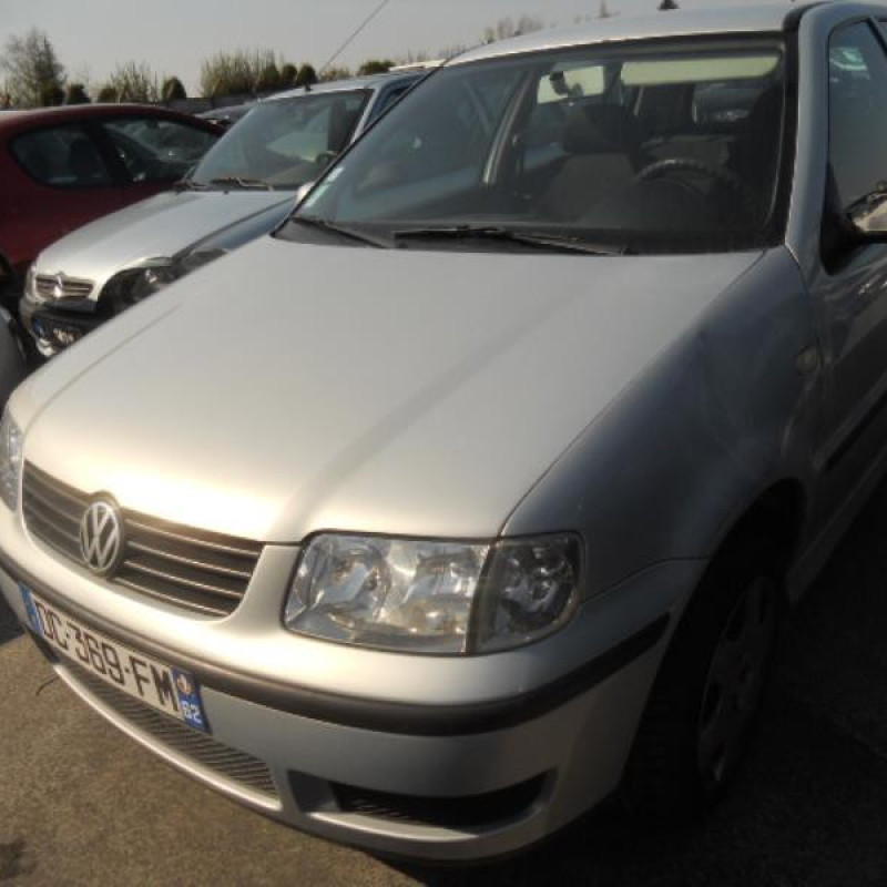 Pretensionneur de ceinture avant gauche VOLKSWAGEN POLO 3 Photo n°4