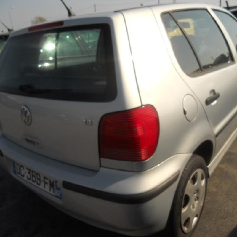 Pretensionneur de ceinture avant gauche VOLKSWAGEN POLO 3 Photo n°6