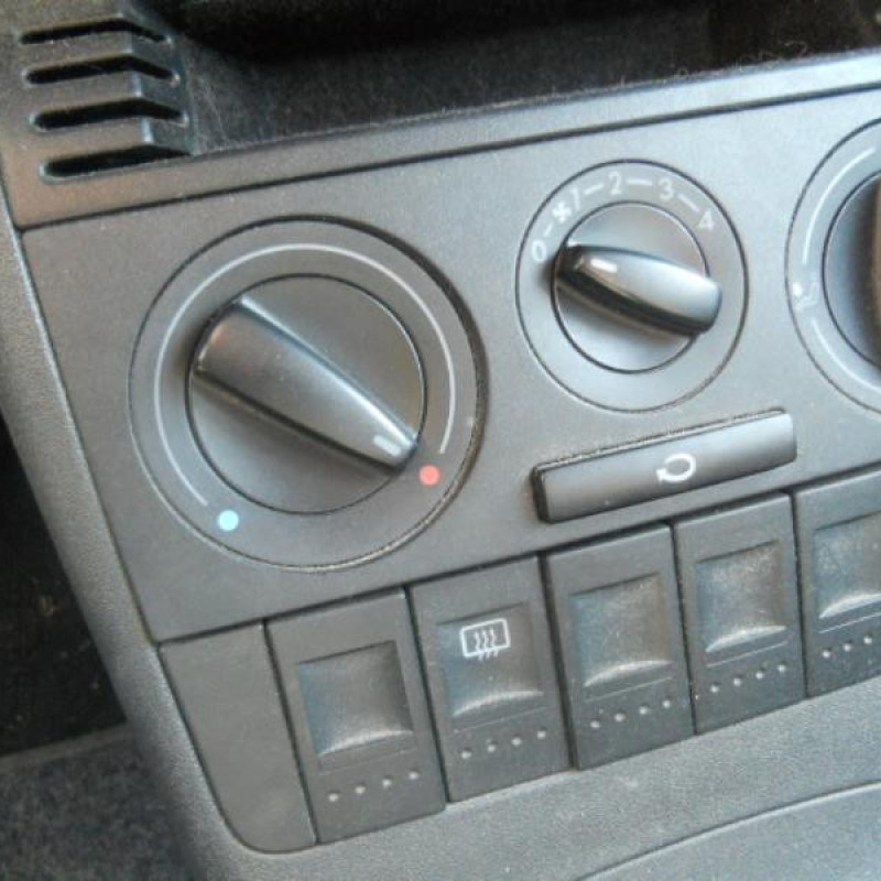Pretensionneur de ceinture avant gauche VOLKSWAGEN POLO 3 Photo n°9