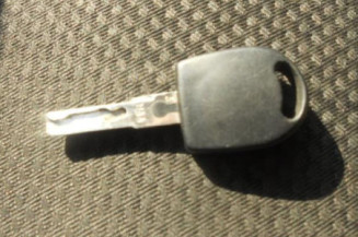 Pretensionneur de ceinture avant gauche VOLKSWAGEN POLO 3