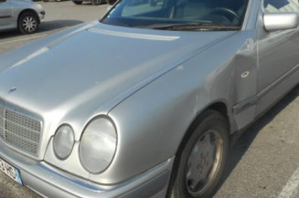 Pretensionneur de ceinture avant gauche MERCEDES CLASSE E 210