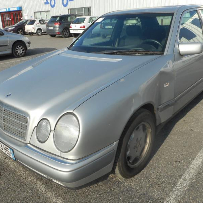 Pretensionneur de ceinture avant gauche MERCEDES CLASSE E 210 Photo n°4