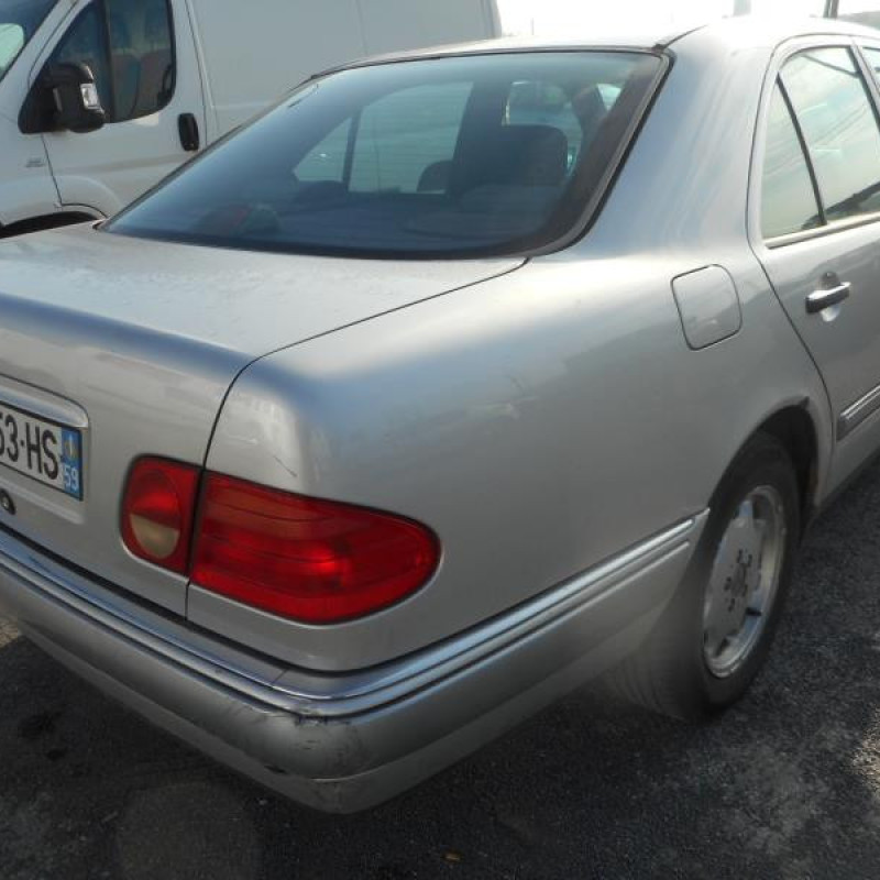 Pretensionneur de ceinture avant gauche MERCEDES CLASSE E 210 Photo n°6