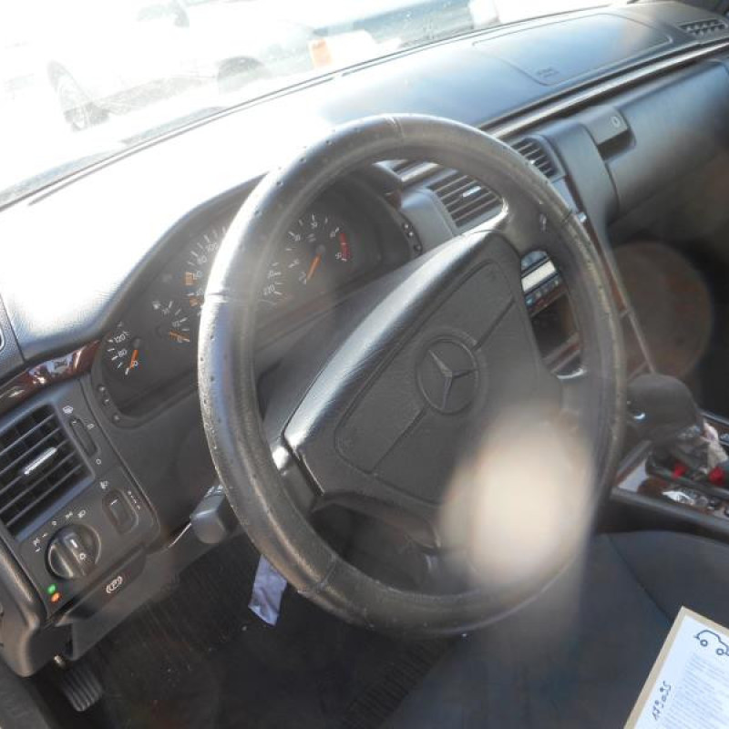 Pretensionneur de ceinture avant gauche MERCEDES CLASSE E 210 Photo n°8