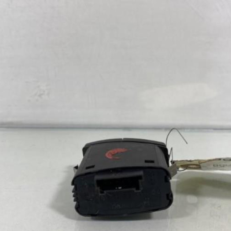 Bouton de warning BMW X3 E83 Photo n°3