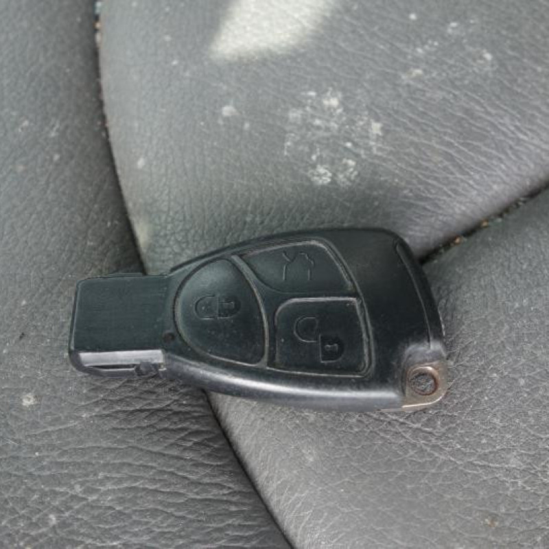 Porte avant droit MERCEDES CLASSE CLK 209 Photo n°11