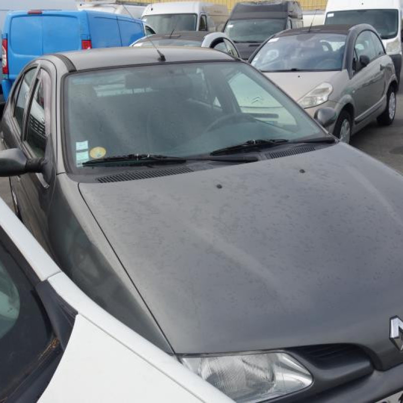 Attache ceinture arriere droit RENAULT MEGANE 1 Photo n°5