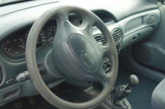 Attache ceinture arriere droit RENAULT MEGANE 1
