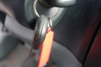 Attache ceinture arriere droit RENAULT MEGANE 1