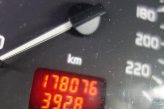 Serrure avant droit RENAULT MEGANE 1
