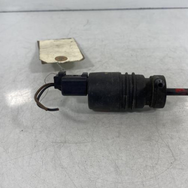 Pompe lave glace arriere BMW X3 E83 Photo n°1
