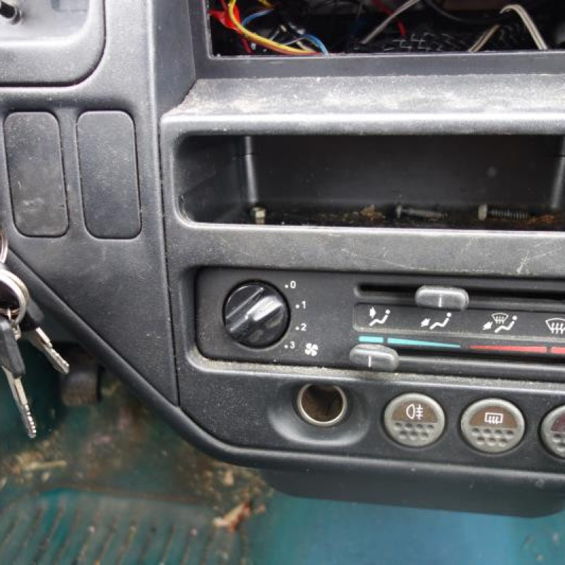 Malle/Hayon arriere PEUGEOT 106 Photo n°8