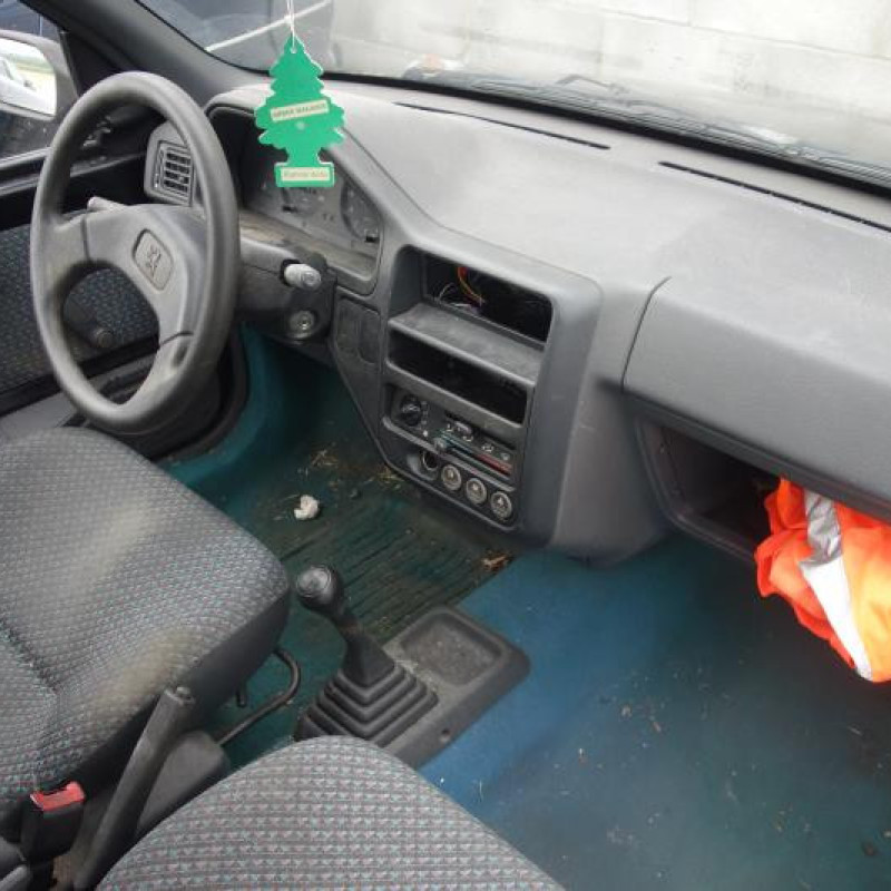 Pare choc avant PEUGEOT 106 Photo n°8