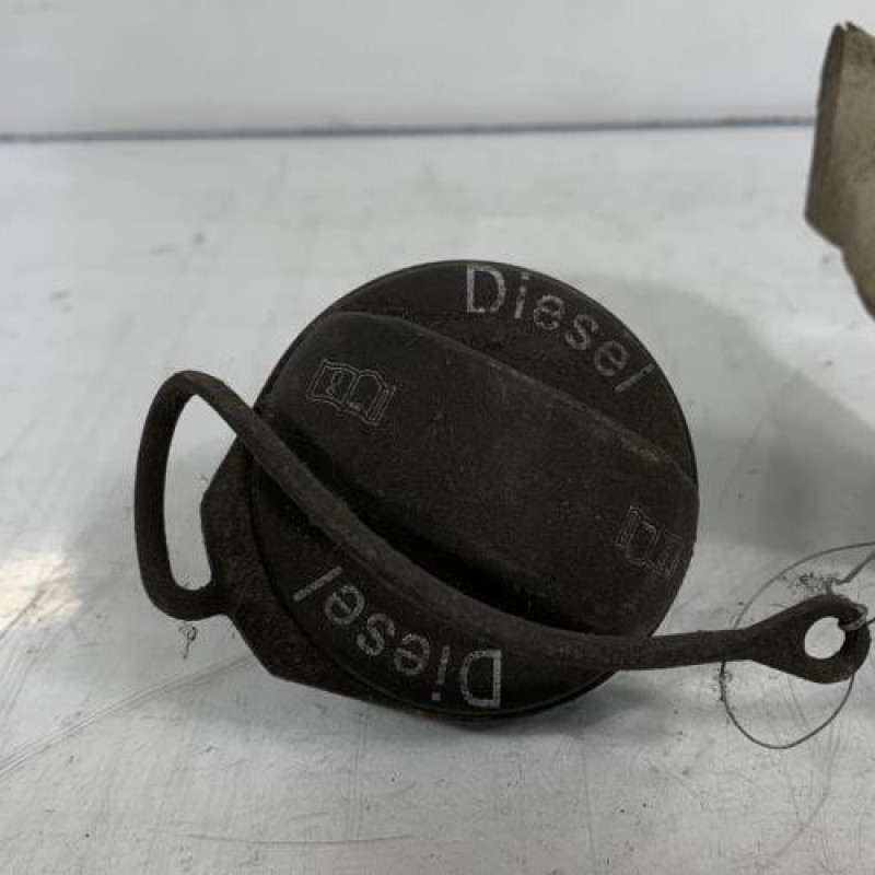 Bouchon de carburant VOLKSWAGEN PASSAT 5 Photo n°1