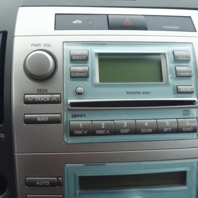 Boite a gants TOYOTA COROLLA VERSO 2 Photo n°8