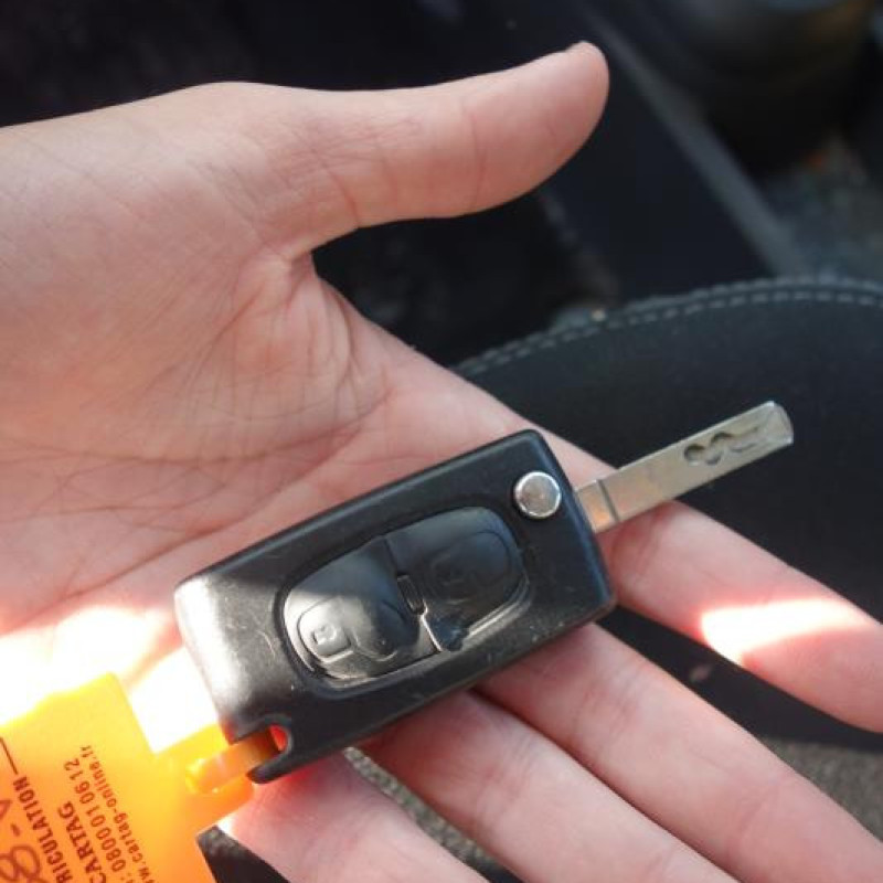 Attache ceinture avant droit CITROEN C3 2 Photo n°10