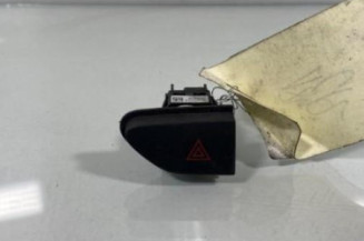 Bouton de warning RENAULT CLIO 4 Photo n°1