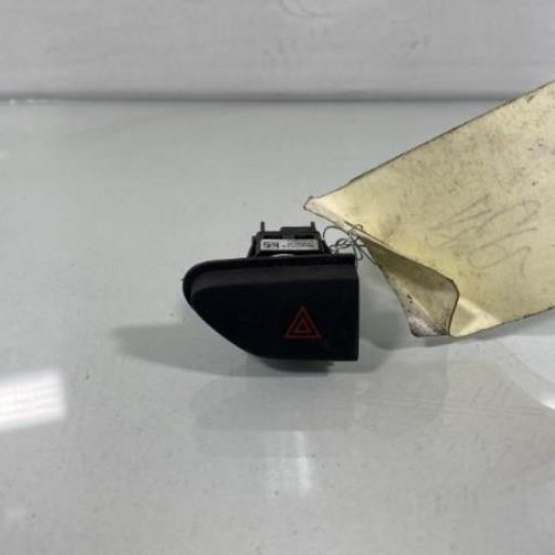 Bouton de warning RENAULT CLIO 4 Photo n°1