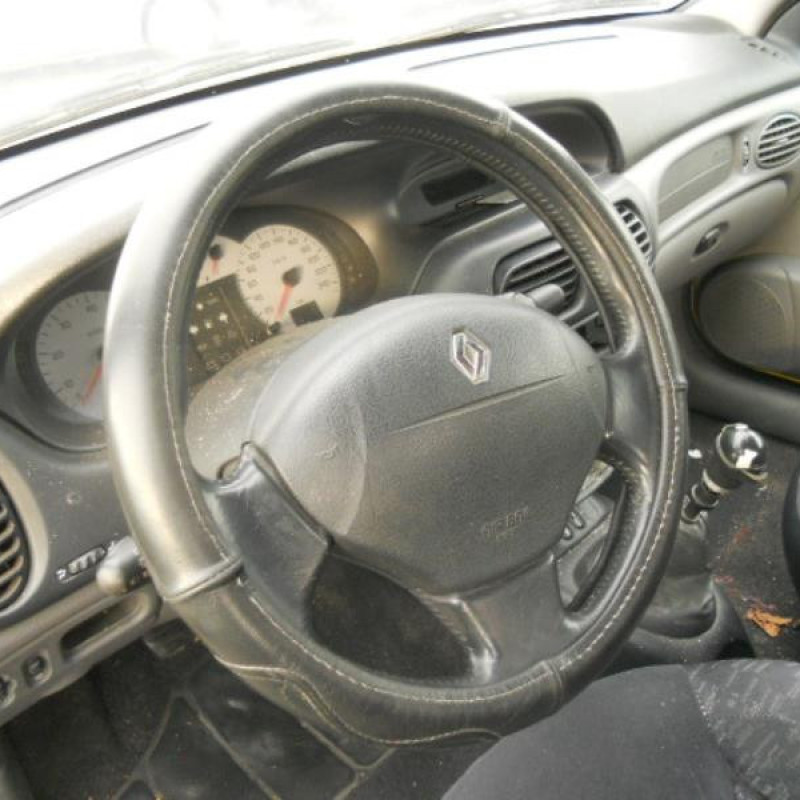 Malle/Hayon arriere RENAULT MEGANE 1 Photo n°7