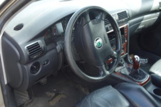 Vitre arriere droit SKODA SUPERB 1