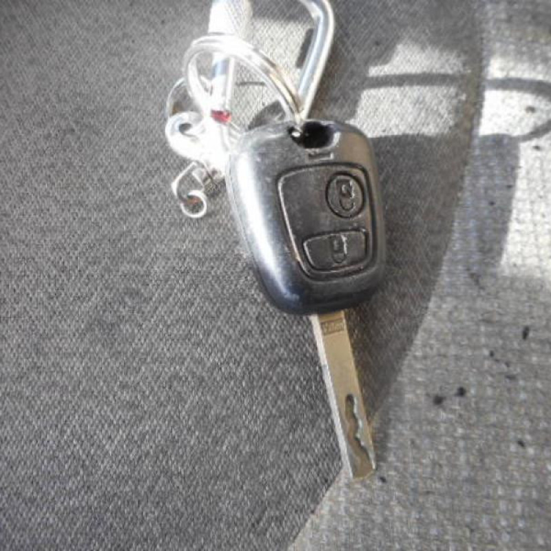 Ceinture arriere droit PEUGEOT 107 Photo n°12