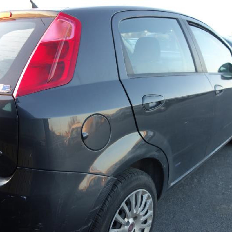 Pretensionneur de ceinture avant droit FIAT GRANDE PUNTO Photo n°6