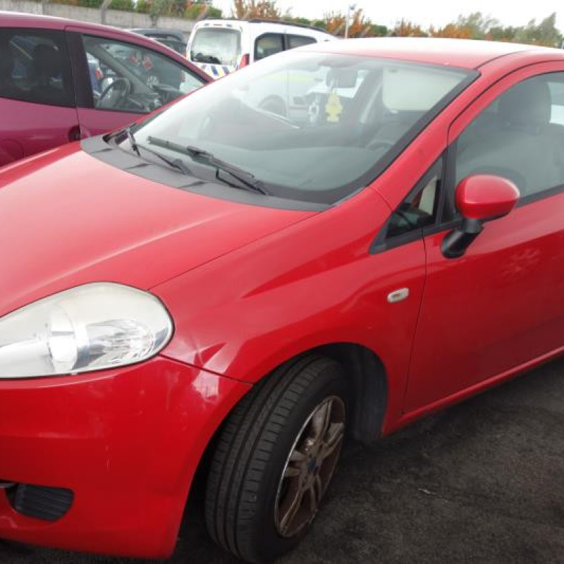 Malle/Hayon arriere FIAT GRANDE PUNTO Photo n°4