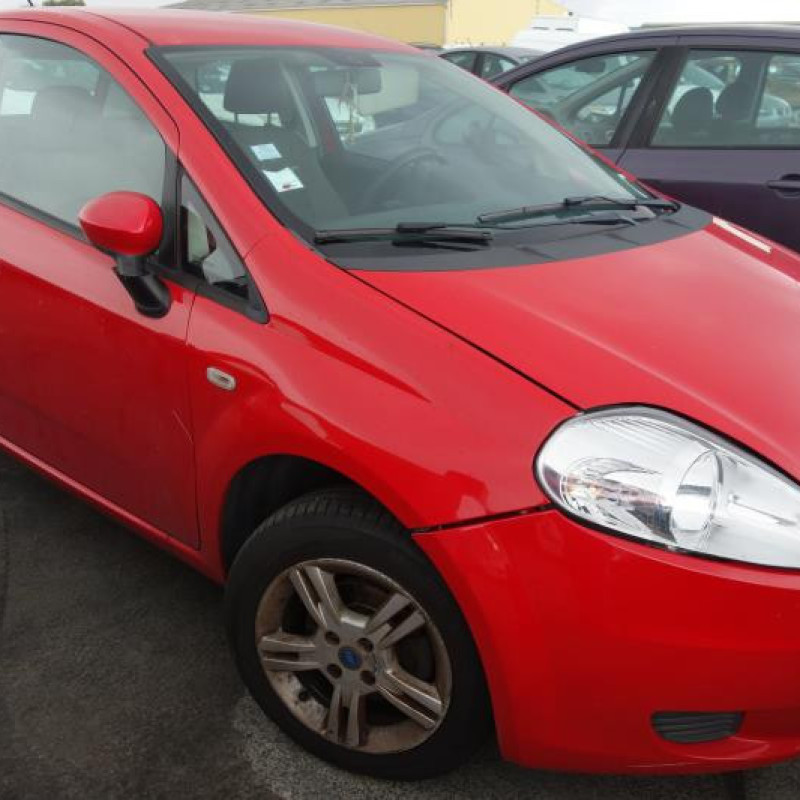 Malle/Hayon arriere FIAT GRANDE PUNTO Photo n°5