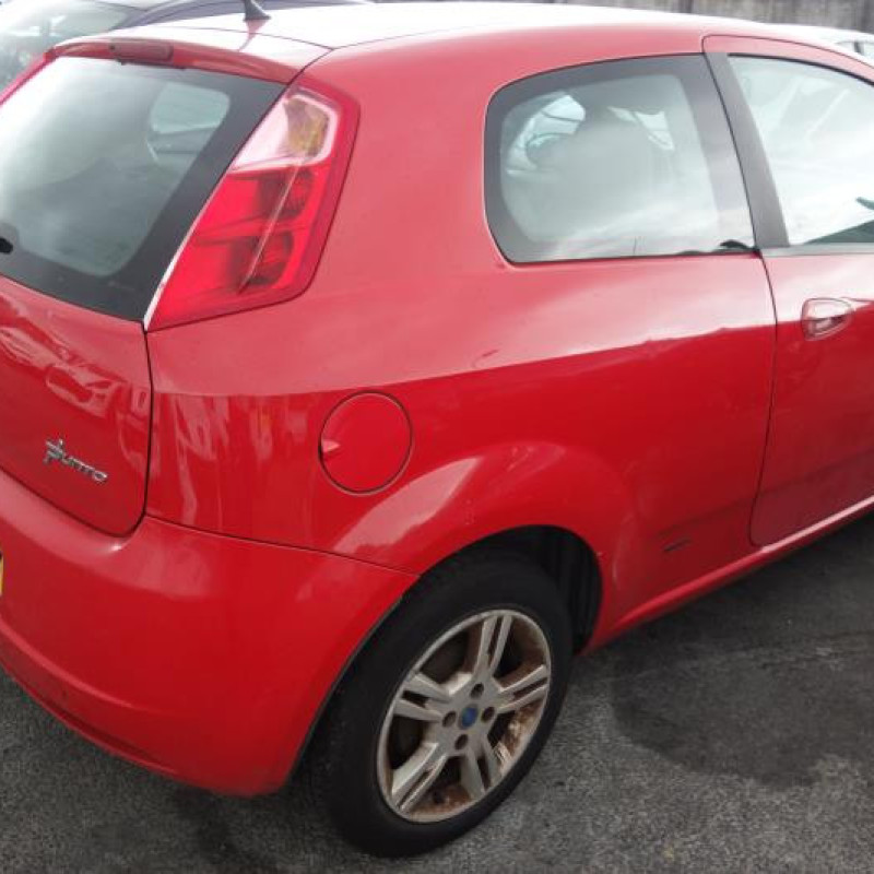 Malle/Hayon arriere FIAT GRANDE PUNTO Photo n°6