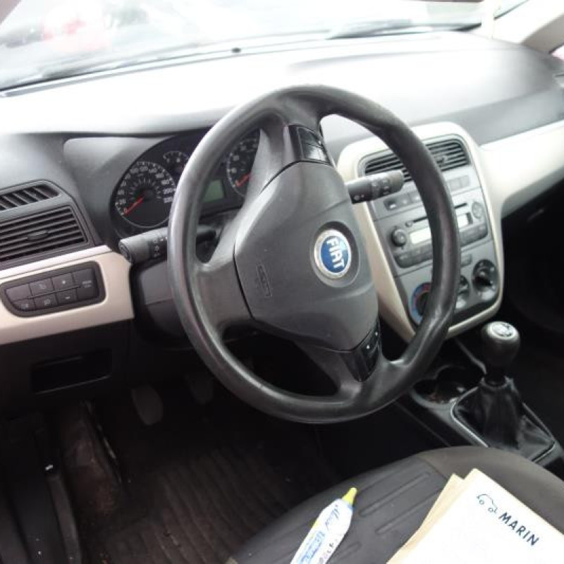 Malle/Hayon arriere FIAT GRANDE PUNTO Photo n°8