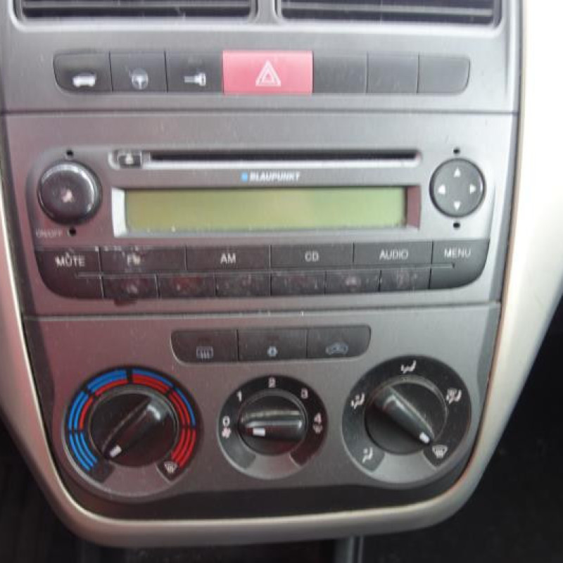 Malle/Hayon arriere FIAT GRANDE PUNTO Photo n°9