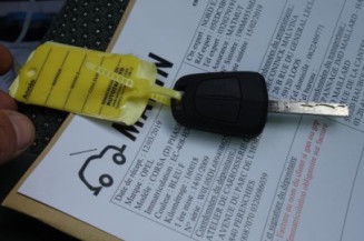 Bras essuie glace avant gauche OPEL CORSA D