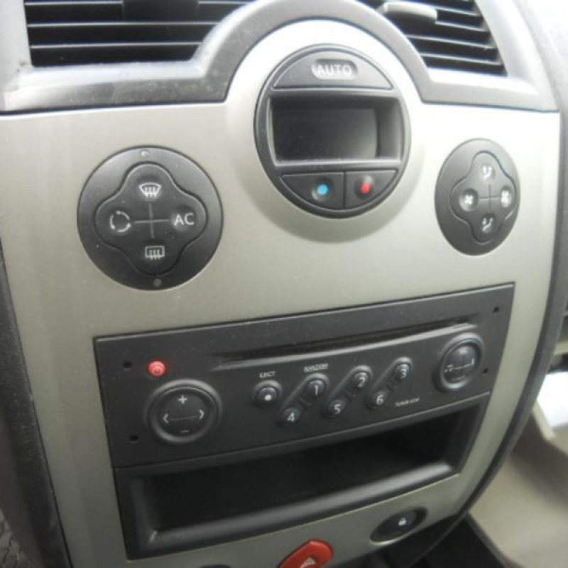 Pretensionneur de ceinture arriere gauche RENAULT MEGANE 2 Photo n°10