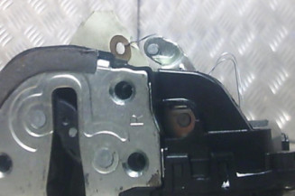 Serrure arriere droit TOYOTA YARIS 2 Photo n°1