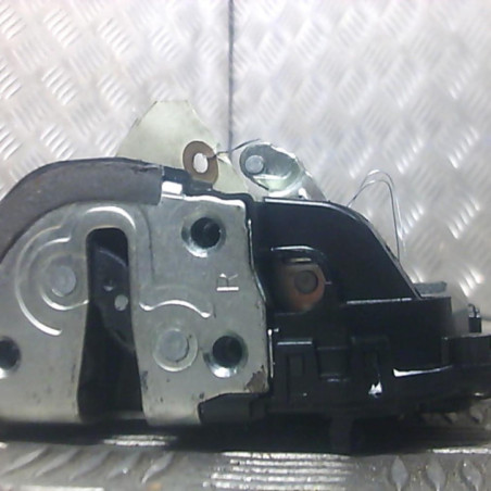 Serrure arriere droit TOYOTA YARIS 2 Photo n°1