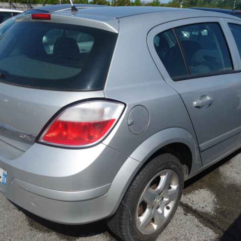 Trappe d'essence OPEL ASTRA H Photo n°6