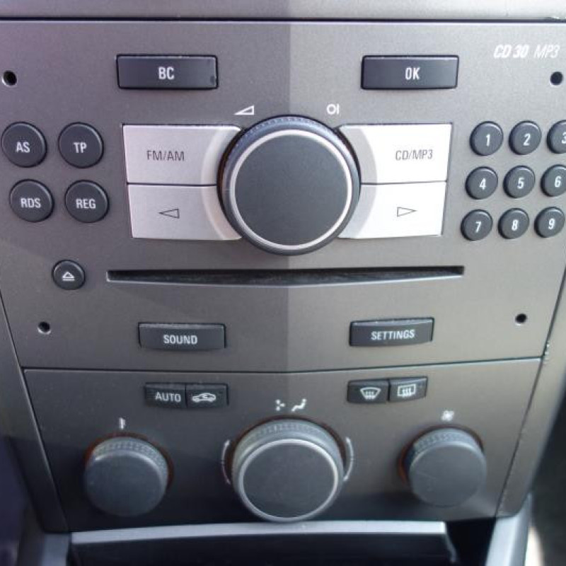 Pretensionneur de ceinture avant gauche OPEL ASTRA H Photo n°9