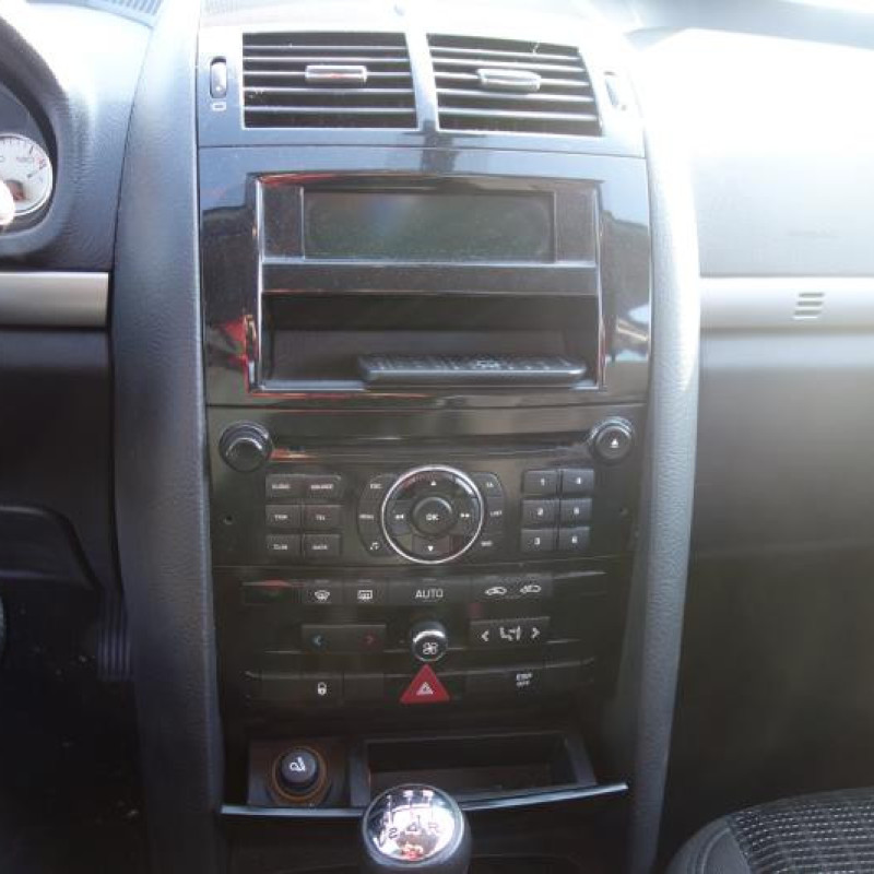Attache ceinture avant droit PEUGEOT 407 Photo n°9