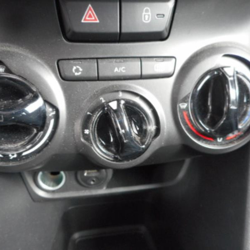 Interrupteur de leve vitre avant droit PEUGEOT 208 1 Photo n°11