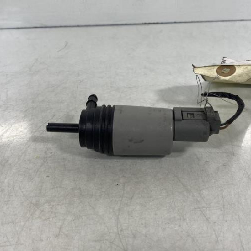 Pompe lave glace avant BMW SERIE 1 E81 Photo n°3