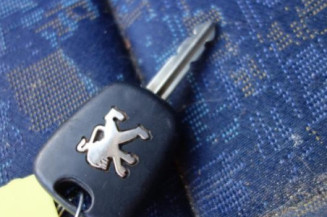Serrure avant droit PEUGEOT PARTNER 1