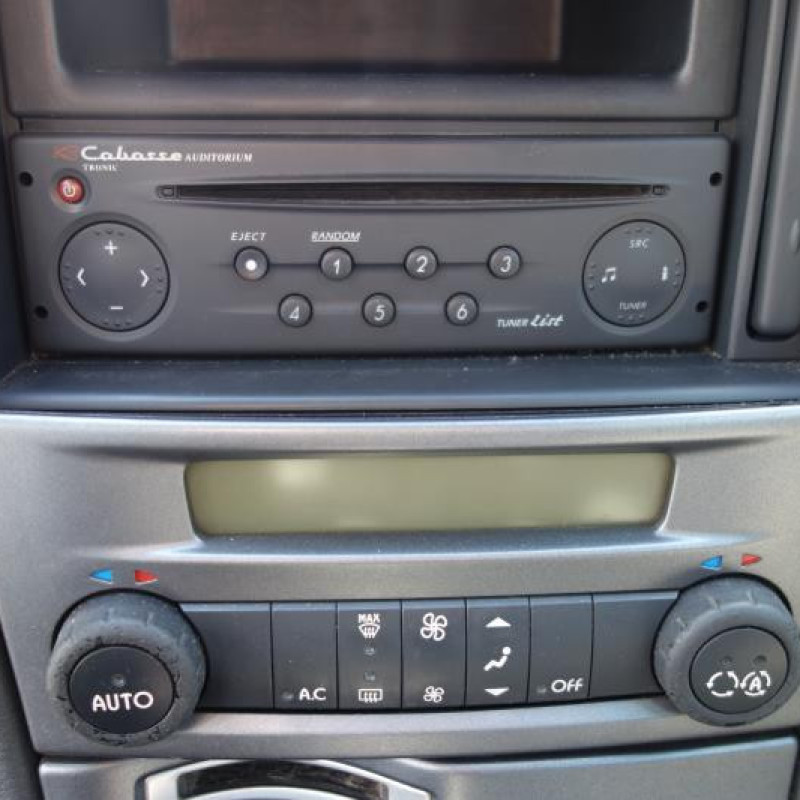 Calandre RENAULT LAGUNA 2 Photo n°7