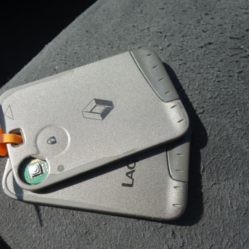 Calandre RENAULT LAGUNA 2 Photo n°8