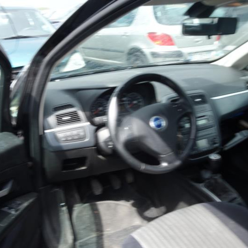 Attache ceinture avant droit FIAT GRANDE PUNTO Photo n°8