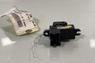 Interrupteur de leve vitre avant droit NISSAN QASHQAI 1