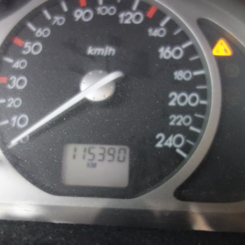 Calandre RENAULT LAGUNA 2 Photo n°8