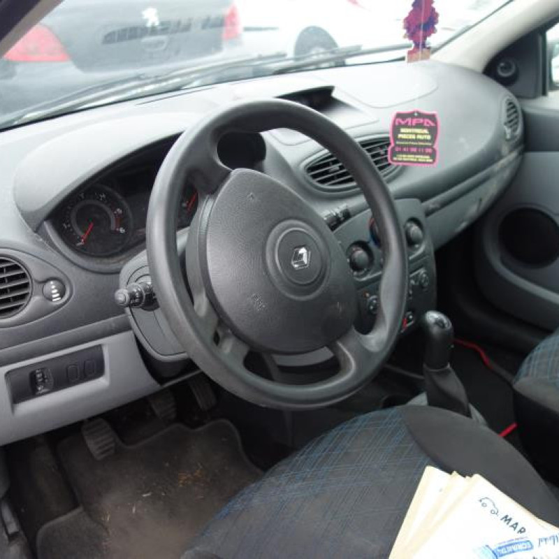 Pretensionneur de ceinture avant gauche RENAULT CLIO 3 Photo n°8
